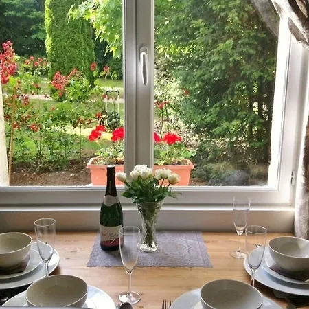Paisible Avec Jardin Prive, Proche Commerces, Parking, Wifi, Animaux Acceptes, - Fr-1-526-19 * Mouy
